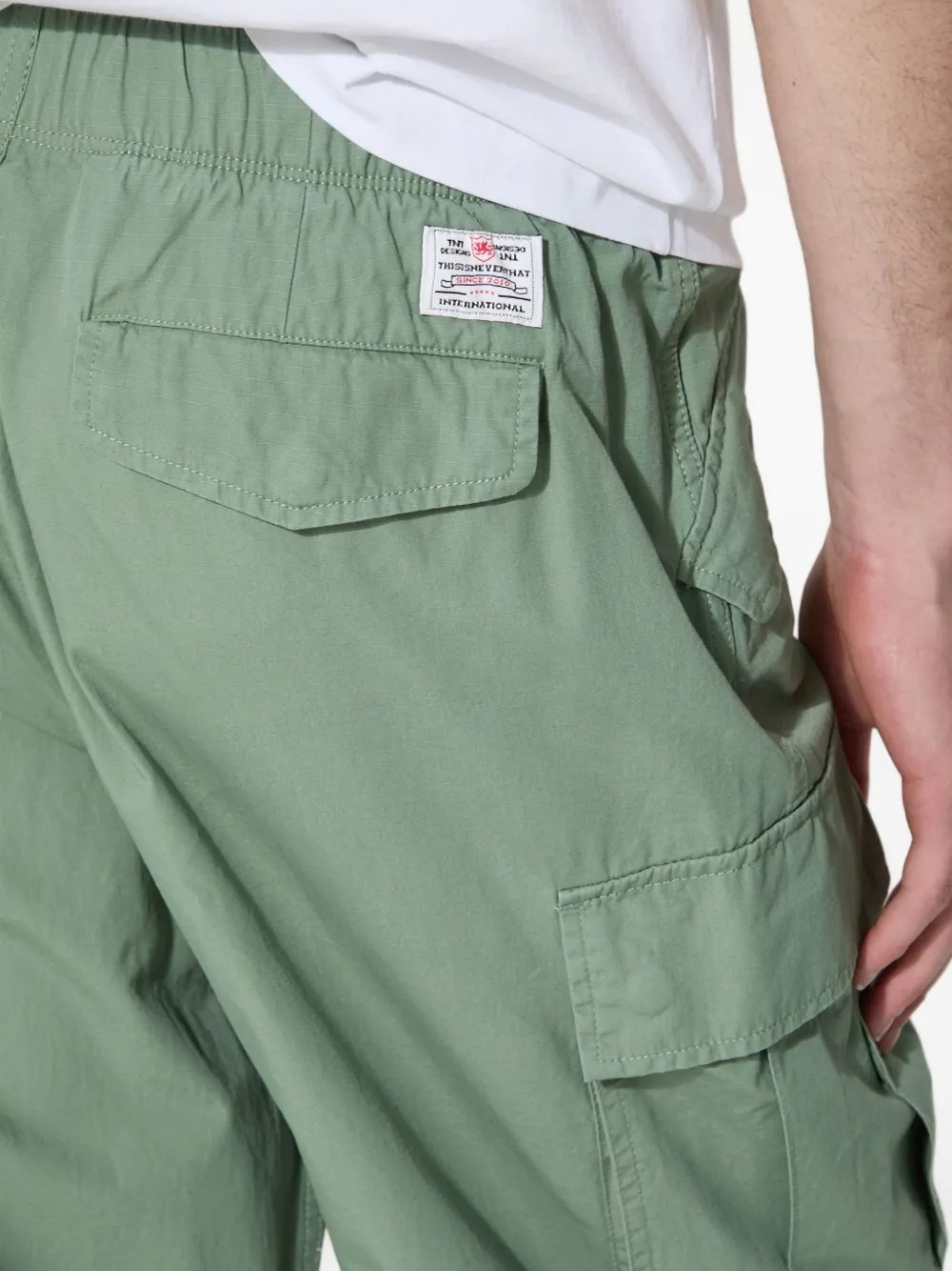 This Is Never That Broek met cargo zak Groen
