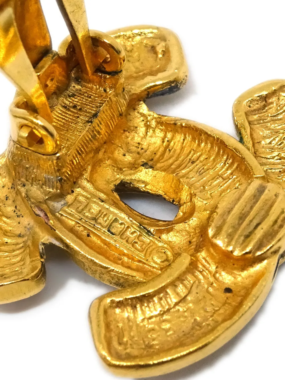 Pre-owned Chanel 1990-2000s Cc Quilted Clip-on Earrings In Gold