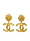 CHANEL Pre-Owned 1995 CC dangle earrings - Gold