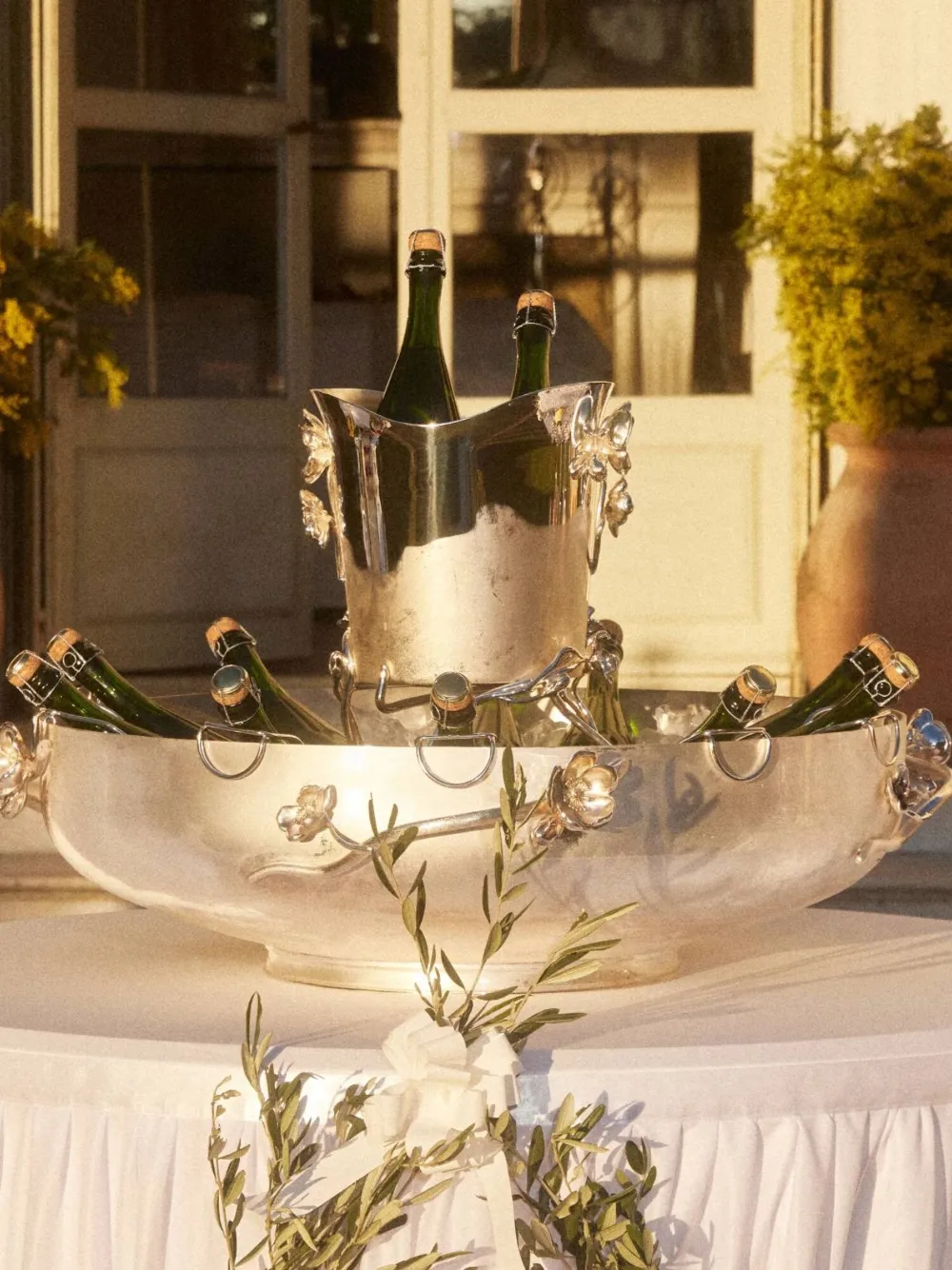 Christofle Anemone champagne bucket (23.5cm) | Barware | Image 2