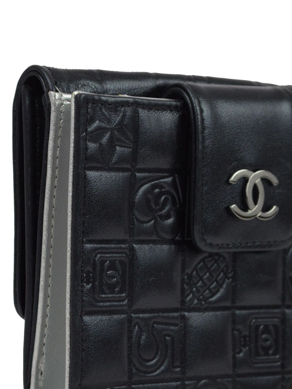 CHANEL 2006 Icon compact wallet Women