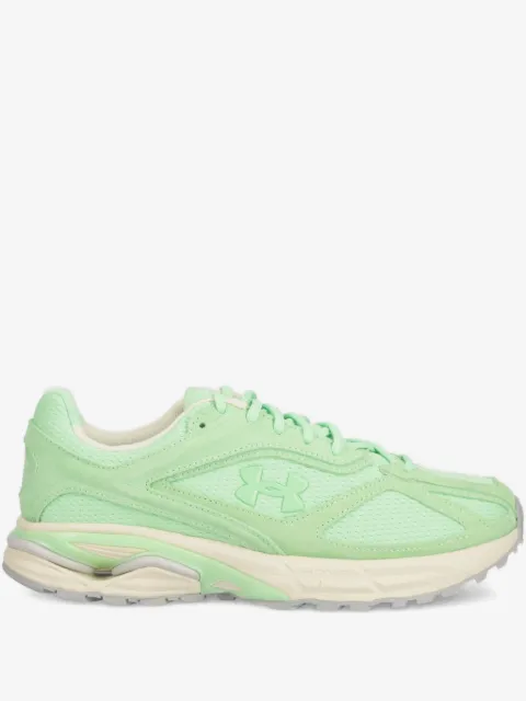 Under Armour baskets Apparition à logo