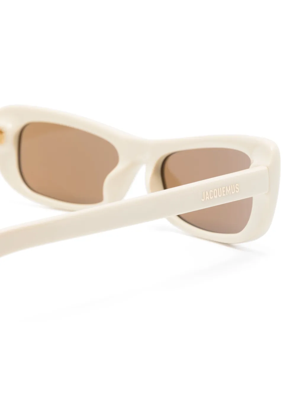 Jacquemus Les Lunettes Capri zonnebril met rechthoekig cat-eye montuur. Beige
