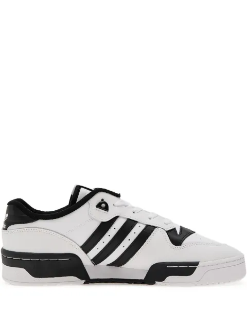 adidas سنيكر 'ريفالري'