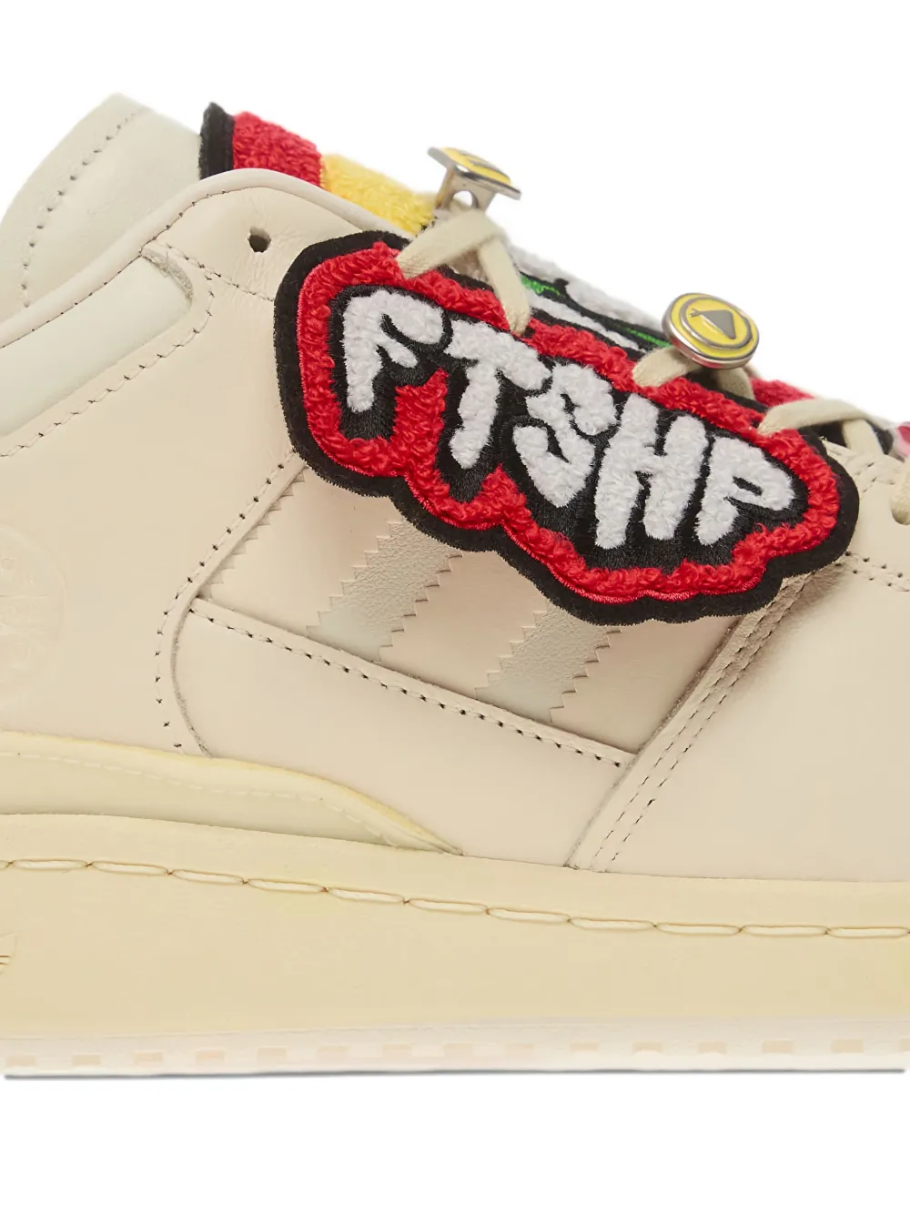 adidas Sneakers met geborduurde patch Beige