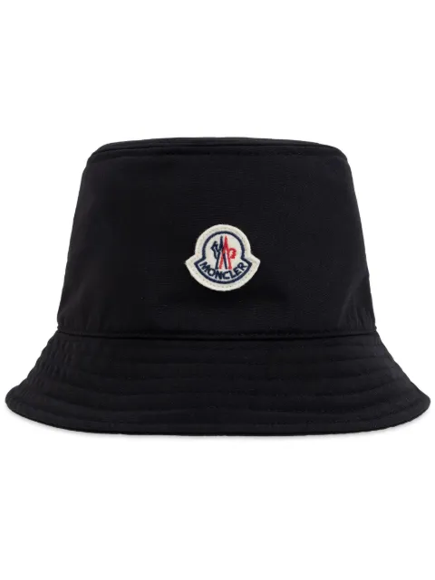 Moncler sombrero con parche del logo