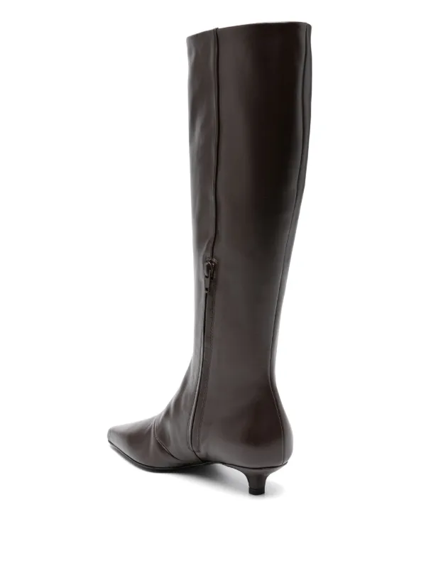 【関税込み】TOTEME ブラウン The Slim ブーツ Brown 'The Slim' Boots by TOTEME on Sale