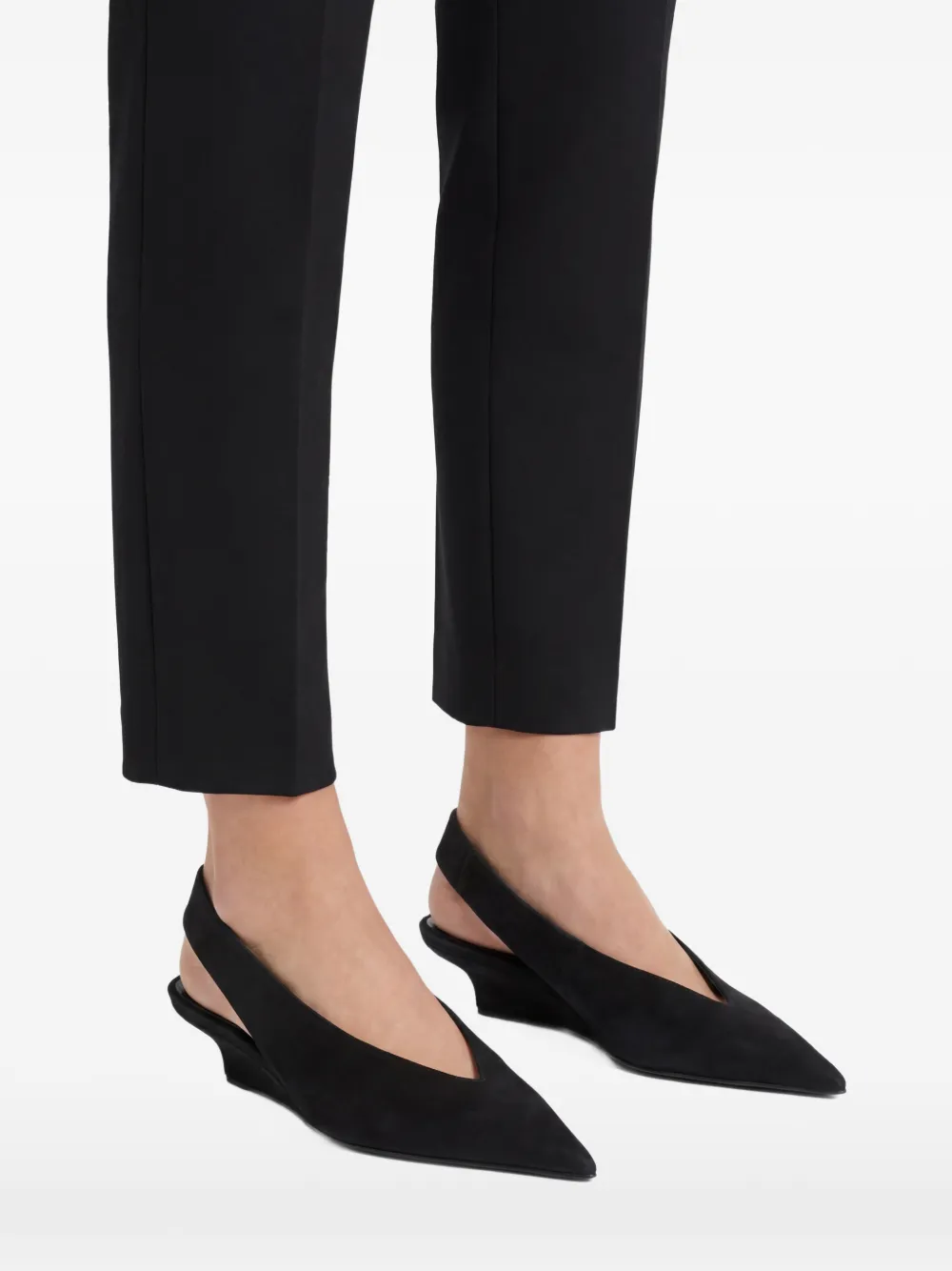 TOTEME 40 mm The Suède slingback pumps met sleehak Zwart