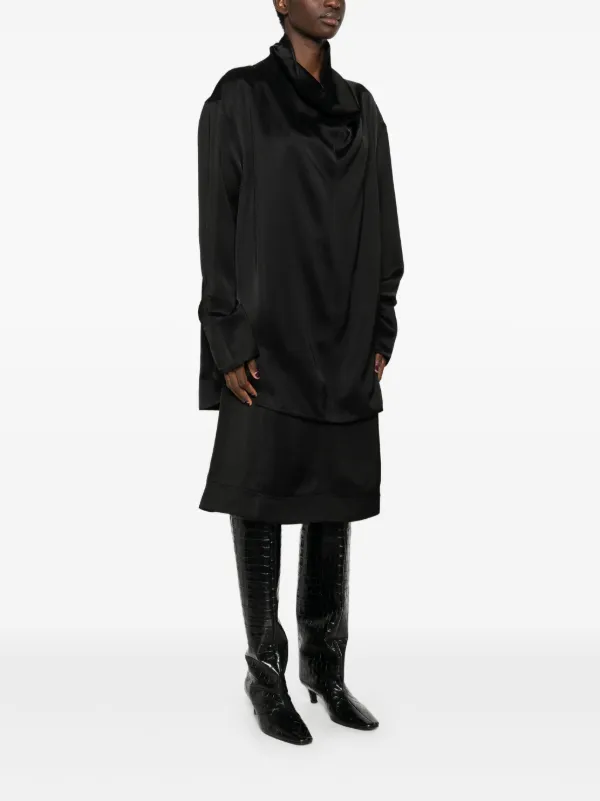 【関税込み】TOTEME ブラック ファネルネック サテン ブラウス TOTEMEのブラック ファネルネック サテン ブラウスがセール中