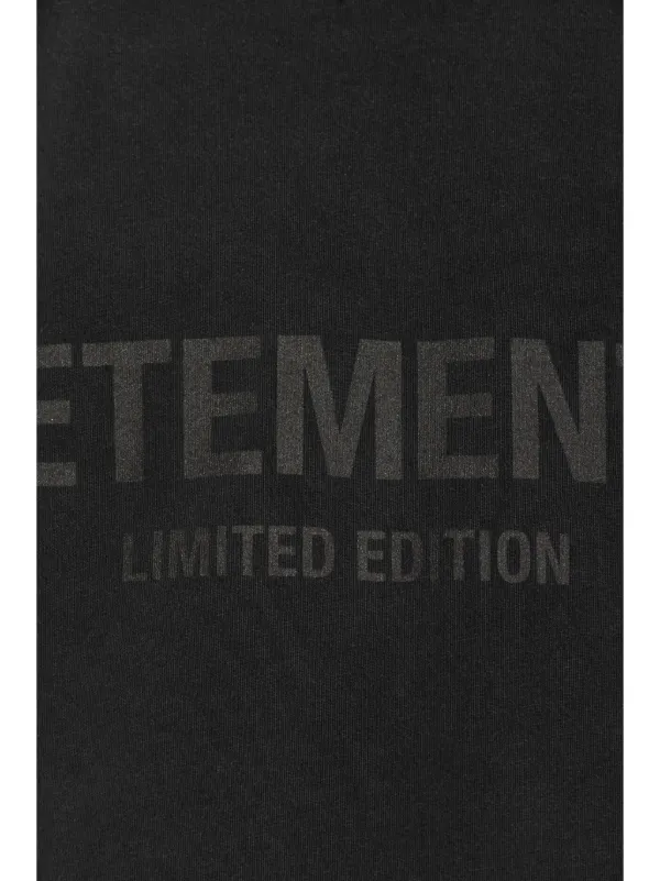 VETEMENTS logo-print T-shirt | Black | FARFETCH