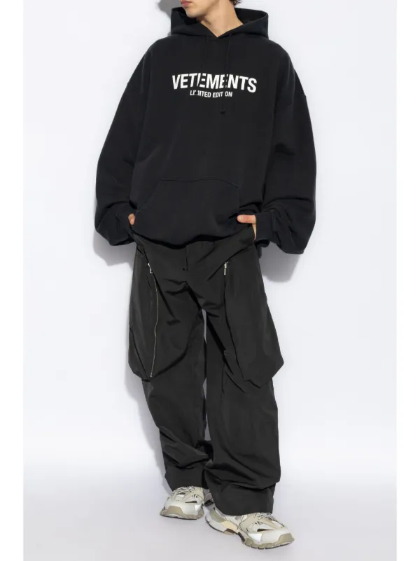 パーカー・フーディ VETEMENTS graphic-print long-sleeve hoodie 31115598_60500742_600.jpg