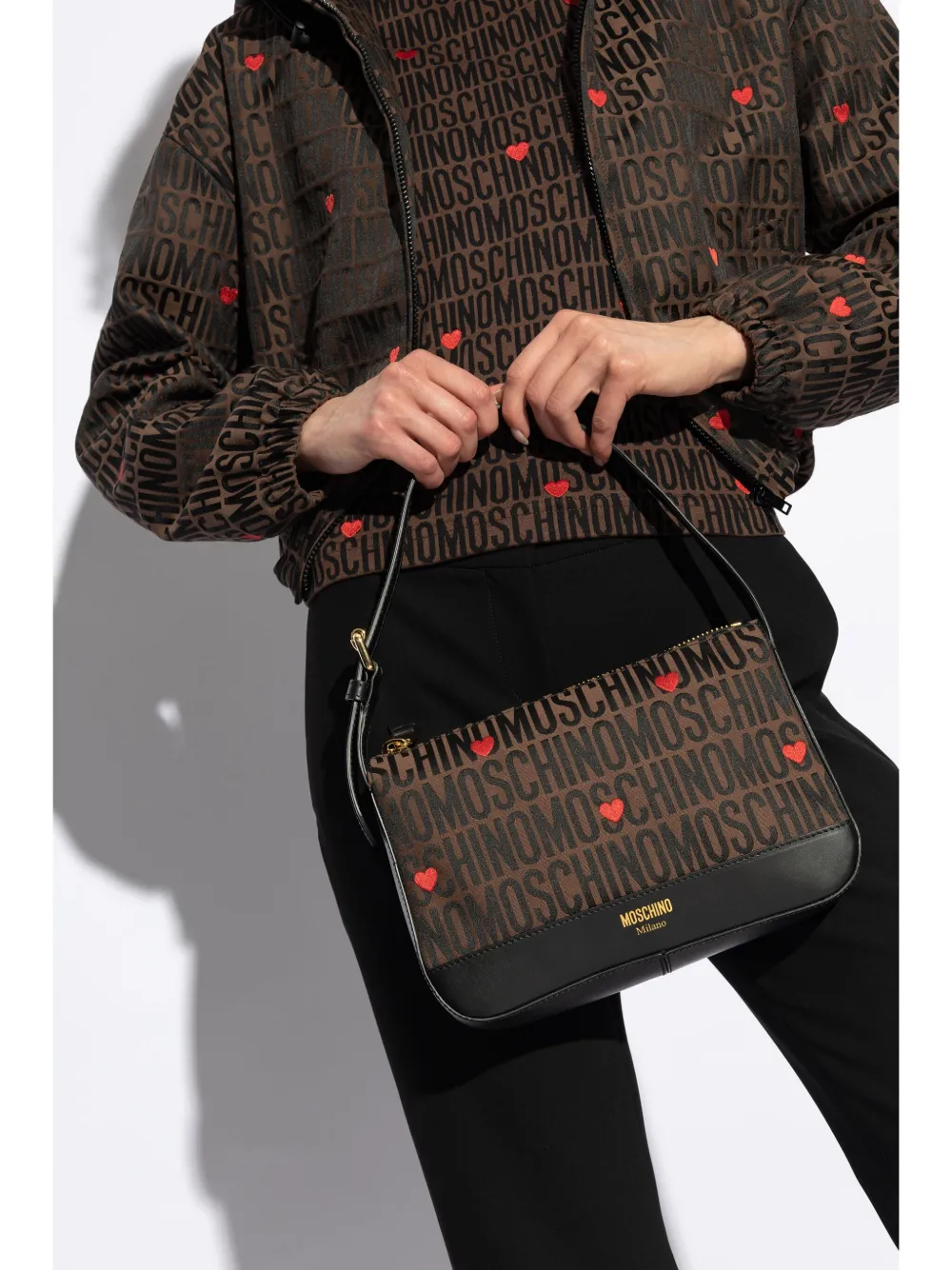 Moschino Logo-motif shoulder bag - Bruin