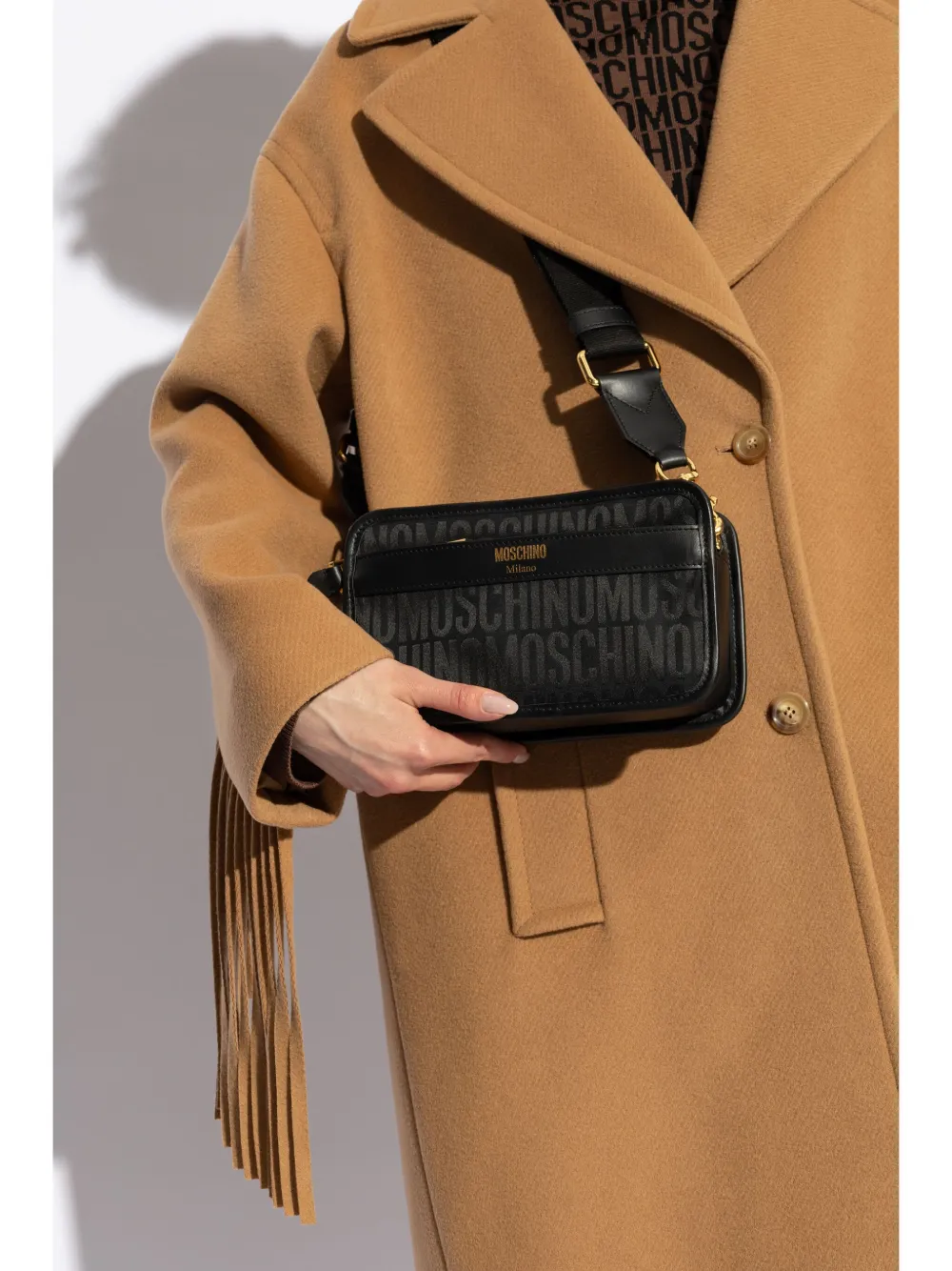 Moschino monogram-logo cross body bag - Zwart
