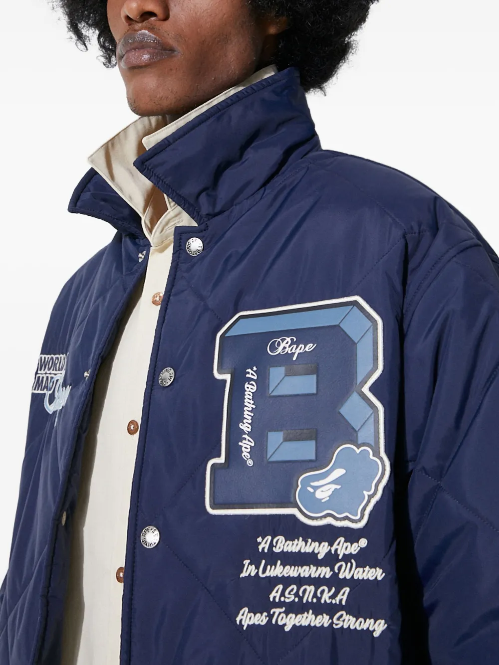 A BATHING APE Gewatteerd jack met logopatch Blauw