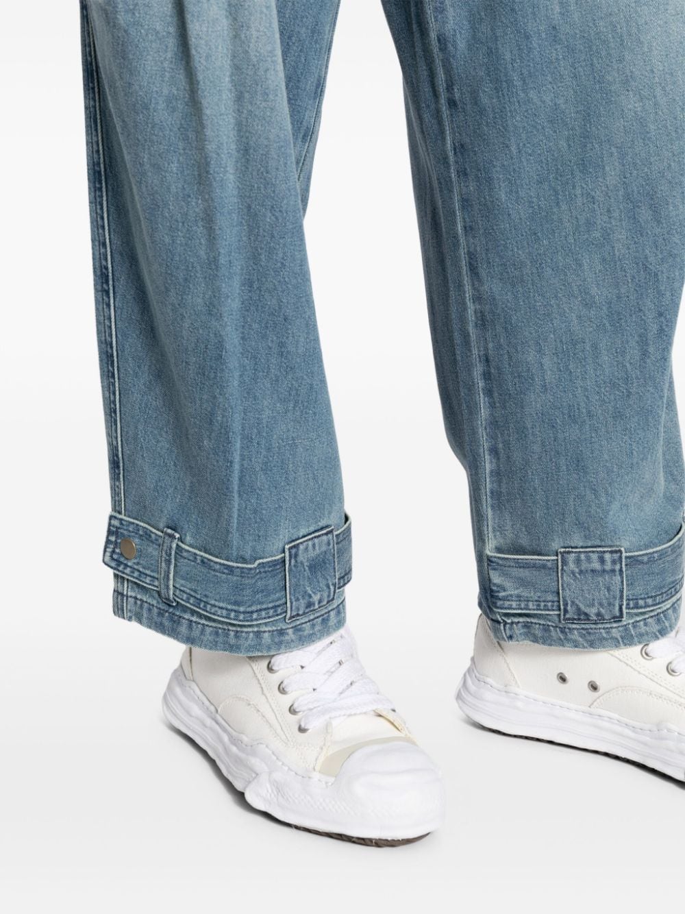 Shop Croquis Mid-rise Tapered Jeans In Blue