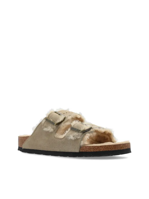 Birkenstock Arizona シアリング サンダル | ニュートラル | FARFETCH JP