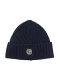 Stone Island Junior Compass-patch ribbed beanie - Blue