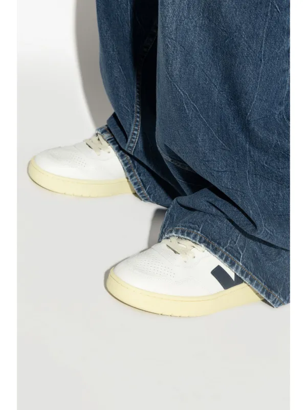 【送料&関税込】Veja V90 Low-top Sneakers White V-90 Suede and Leather Sneakers | VEJA | MR PORTER