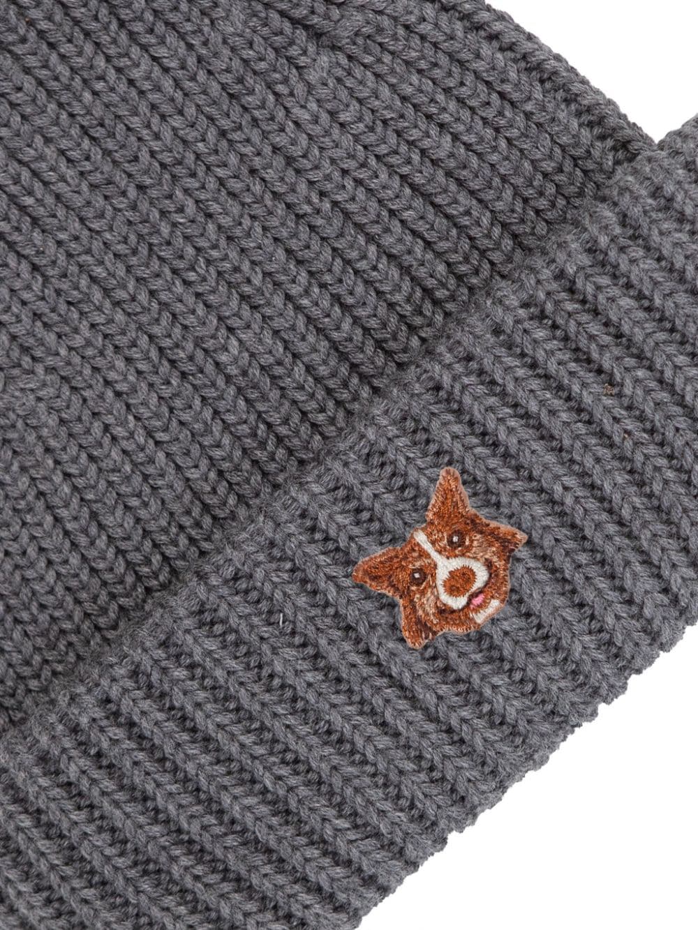 PELO FOUNDATION dog-appliqué beanie - Grijs