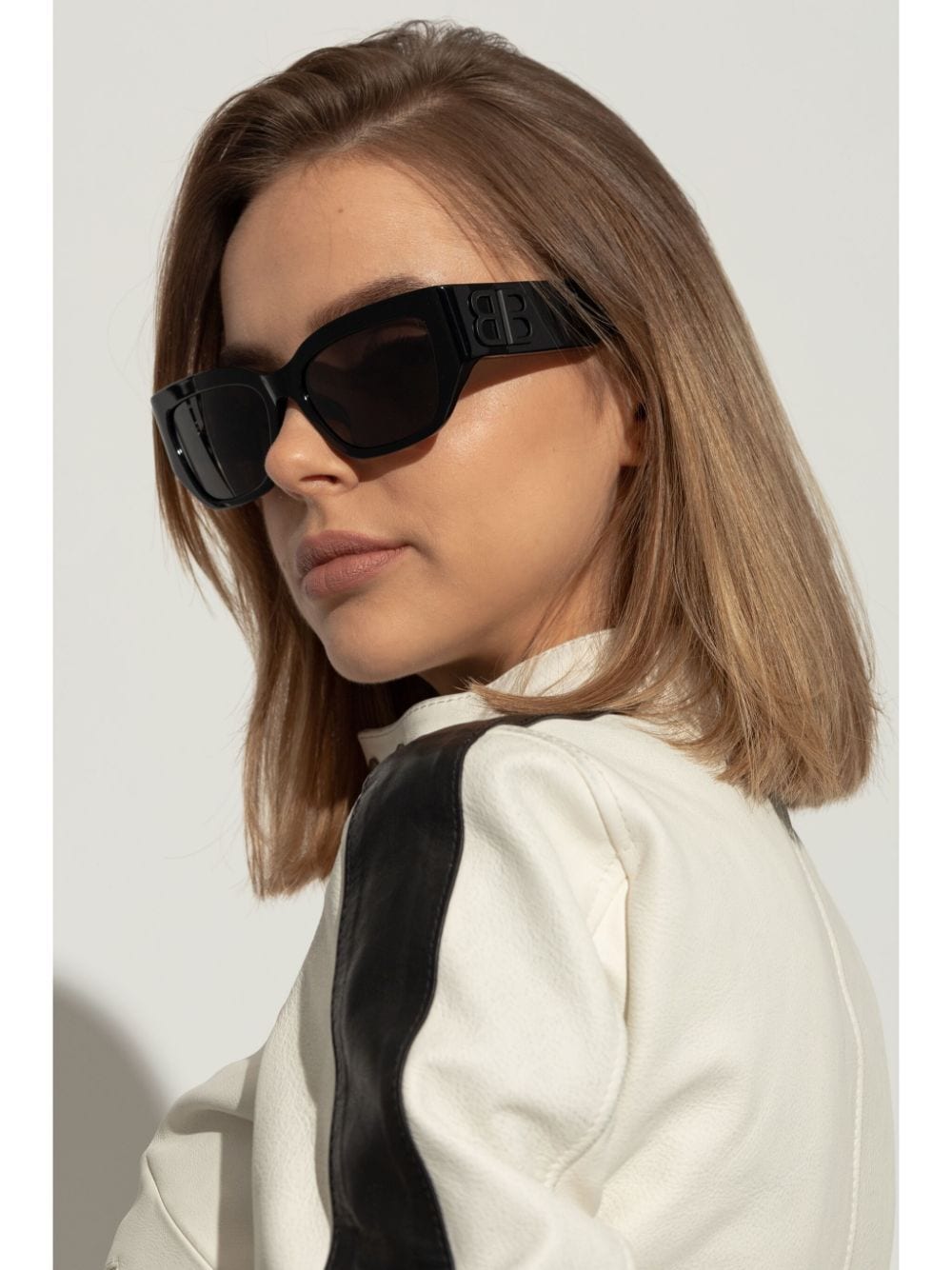 Shop Balenciaga Bb-logo Sunglasses In Black