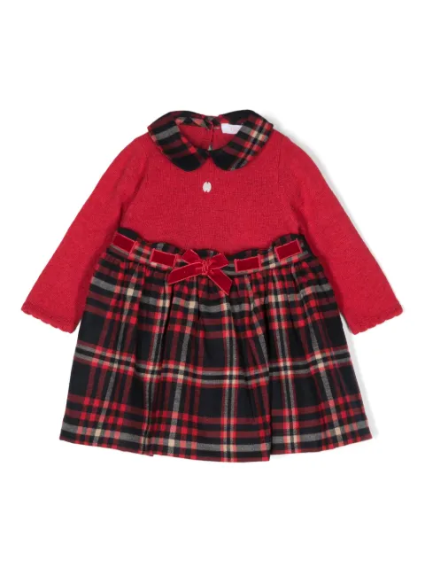 Patachou vestido con placa del logo
