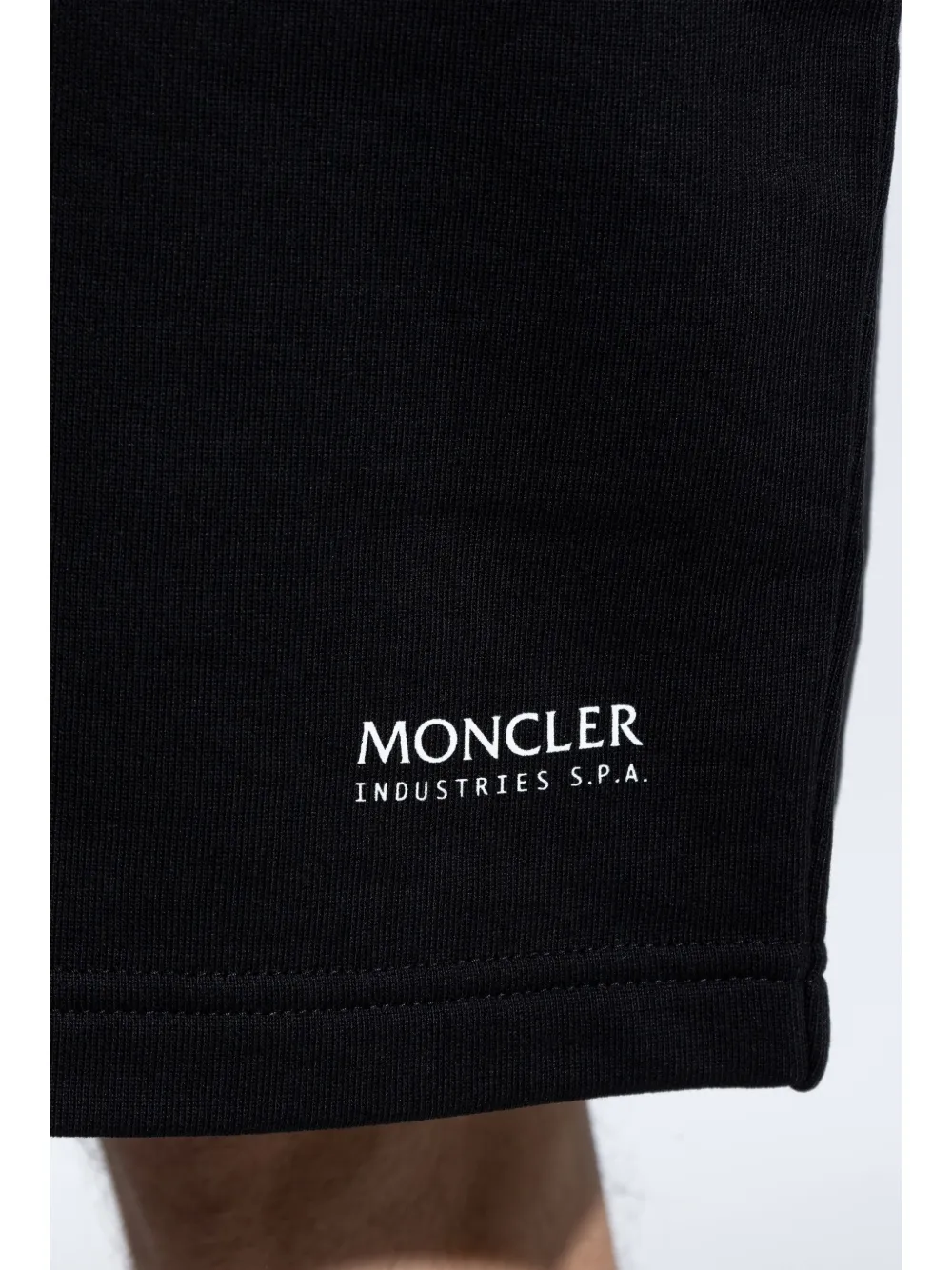 Moncler Shorts met logodetail Zwart