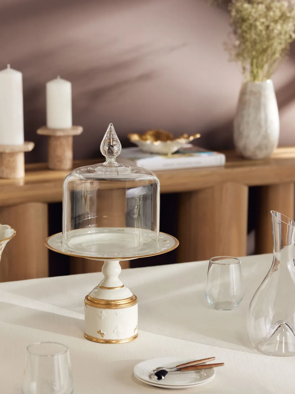Villari Embossed Bow Detailing Cake Stand In White