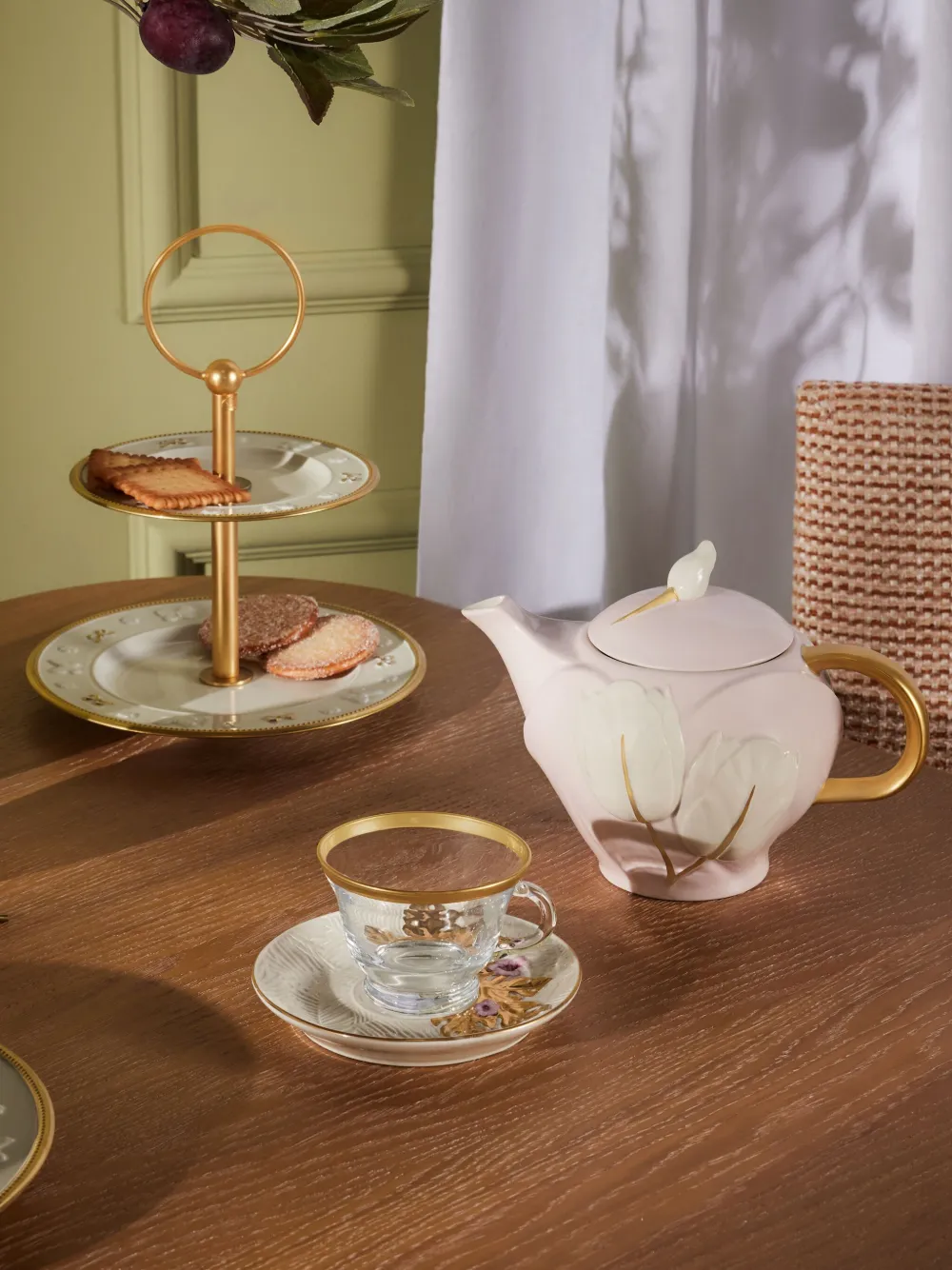 Shop Villari Gold-trimmed Tea Cup And Saucer Set In White
