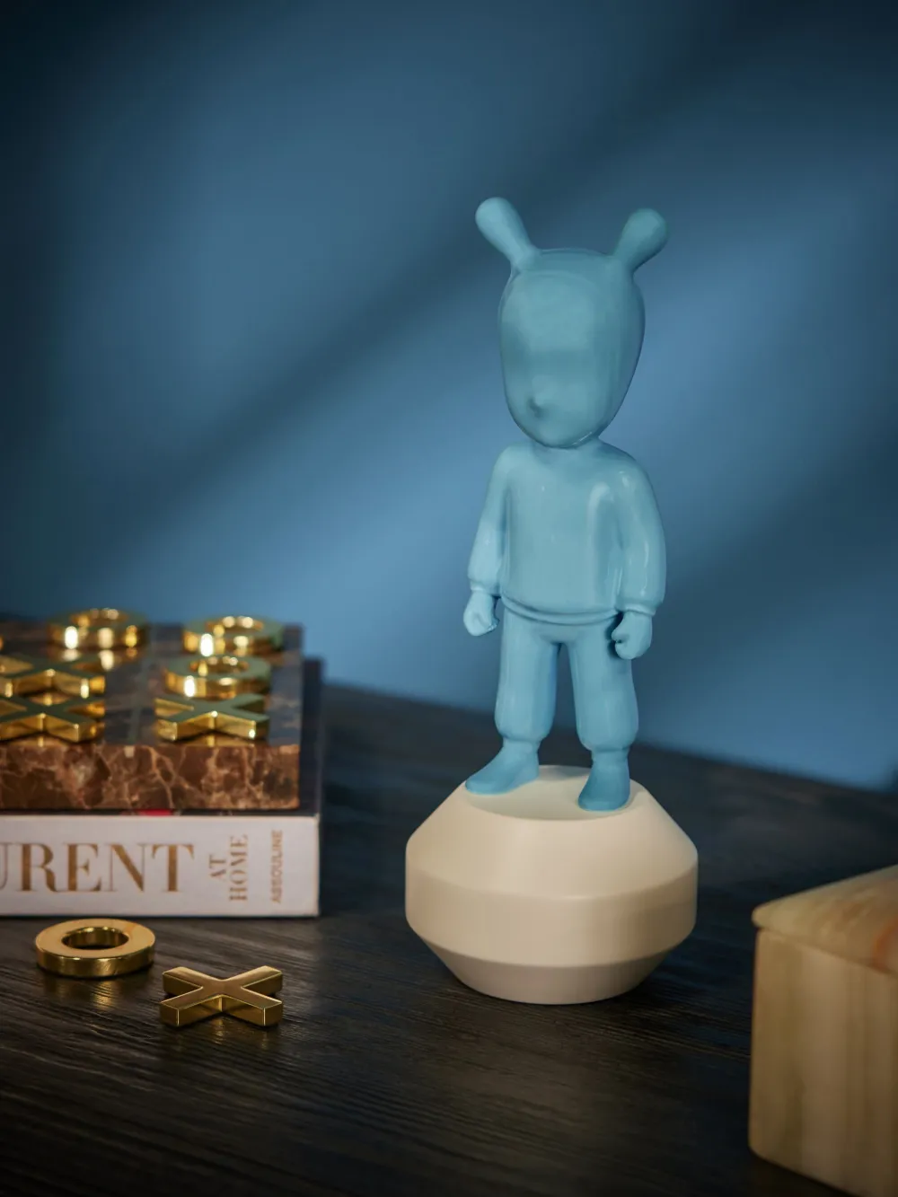 Lladrò The Guest Small Figurine In Blue