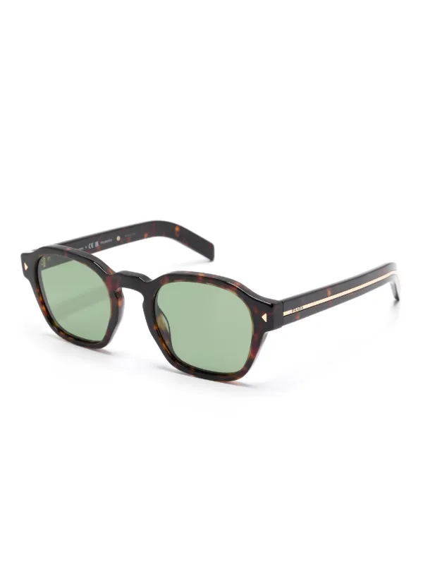 Prada Eyewear ロゴエングレーブ サングラス | ブラウン | FARFETCH JP