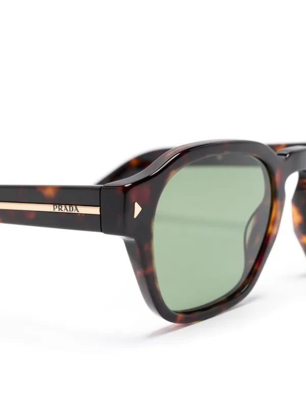 Prada Eyewear ロゴエングレーブ サングラス | ブラウン | FARFETCH JP