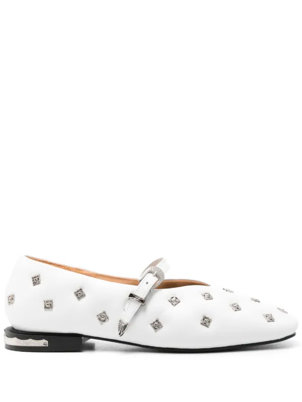 Toga Pulla スタッズ フラットシューズ | ホワイト | FARFETCH JP