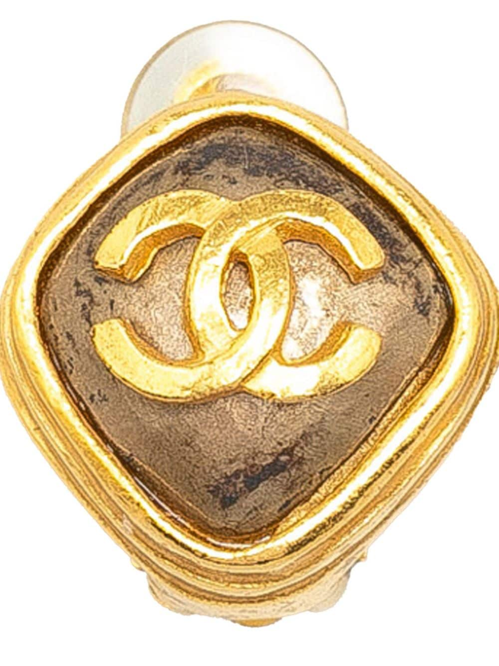 CHANEL Pre-Owned 1997 CC Clip on costume earrings - Goud