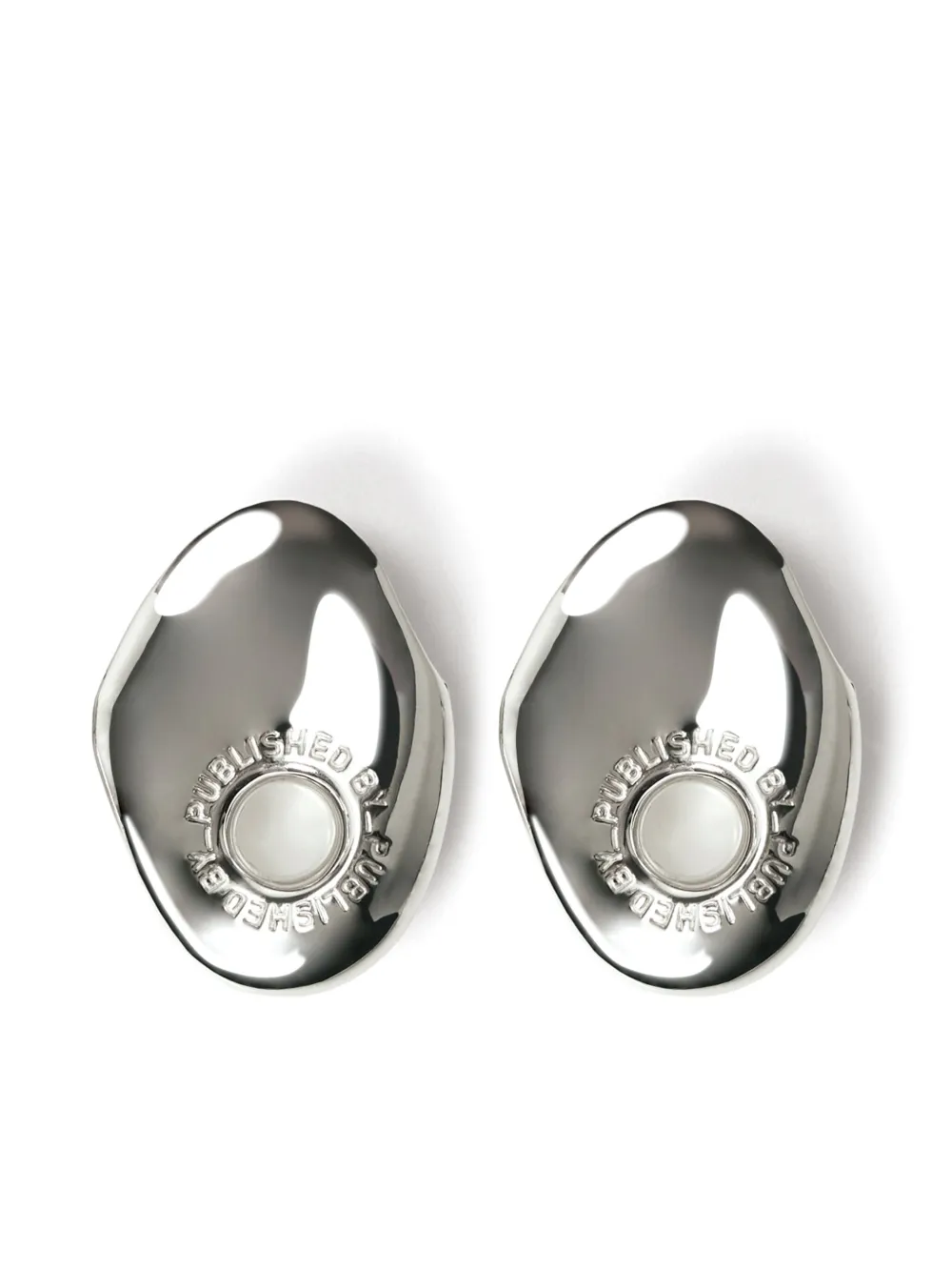 PUBLISHED BY örhängen med logotyp | silverfärgad | Image 1