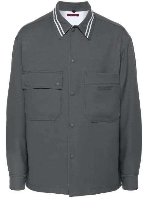 Gucci sobrecamisa con parche del logo