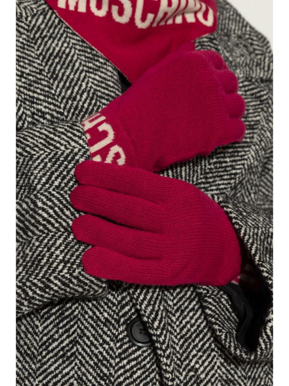 Shop Moschino Intarsia Knit-logo Gloves In Red