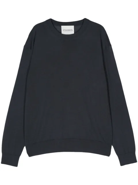 Closed long-sleeve sweater