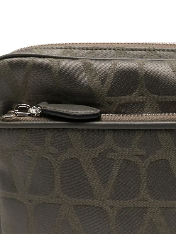 美品　グリーン ロゴ クラッチバッグ　ヴァレンティノ Valentino Garavani Vロゴ クラッチバッグ | グリーン | FARFETCH JP