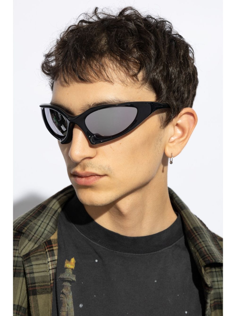 Shop Balenciaga Runner Cat Sunglasses In 黑色