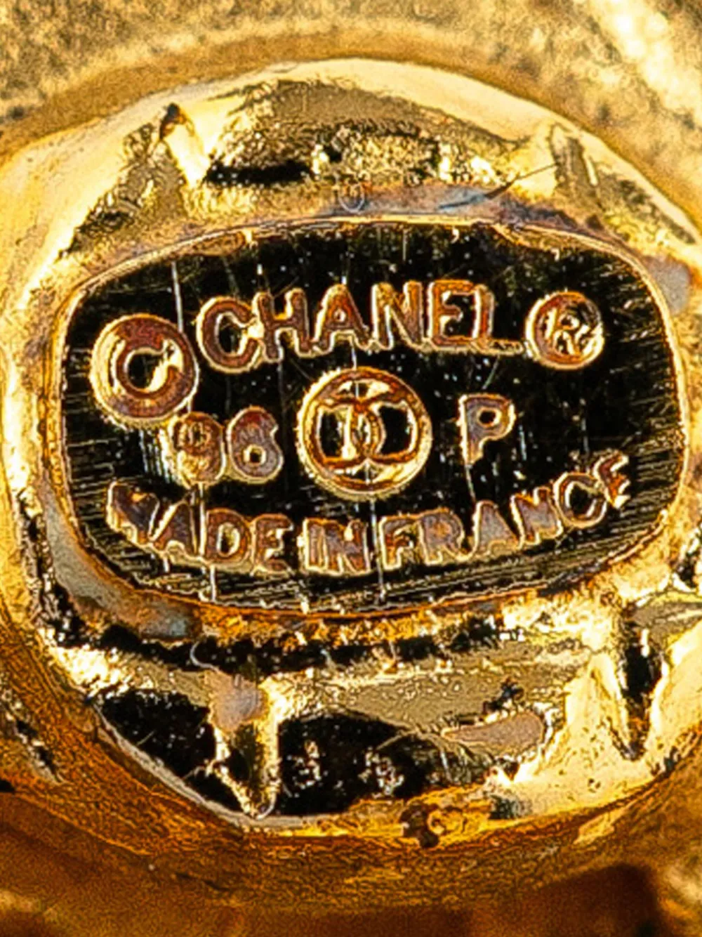 Pre-owned Chanel 1996 Gold Plated Cc Flower Clip On Costume Earrings