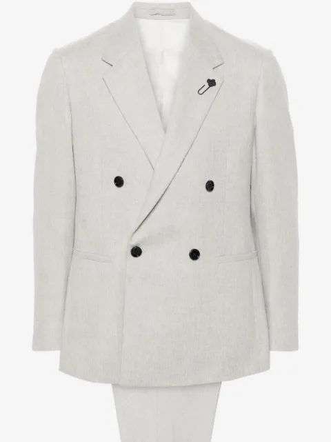 Lardini traje con broche del logo