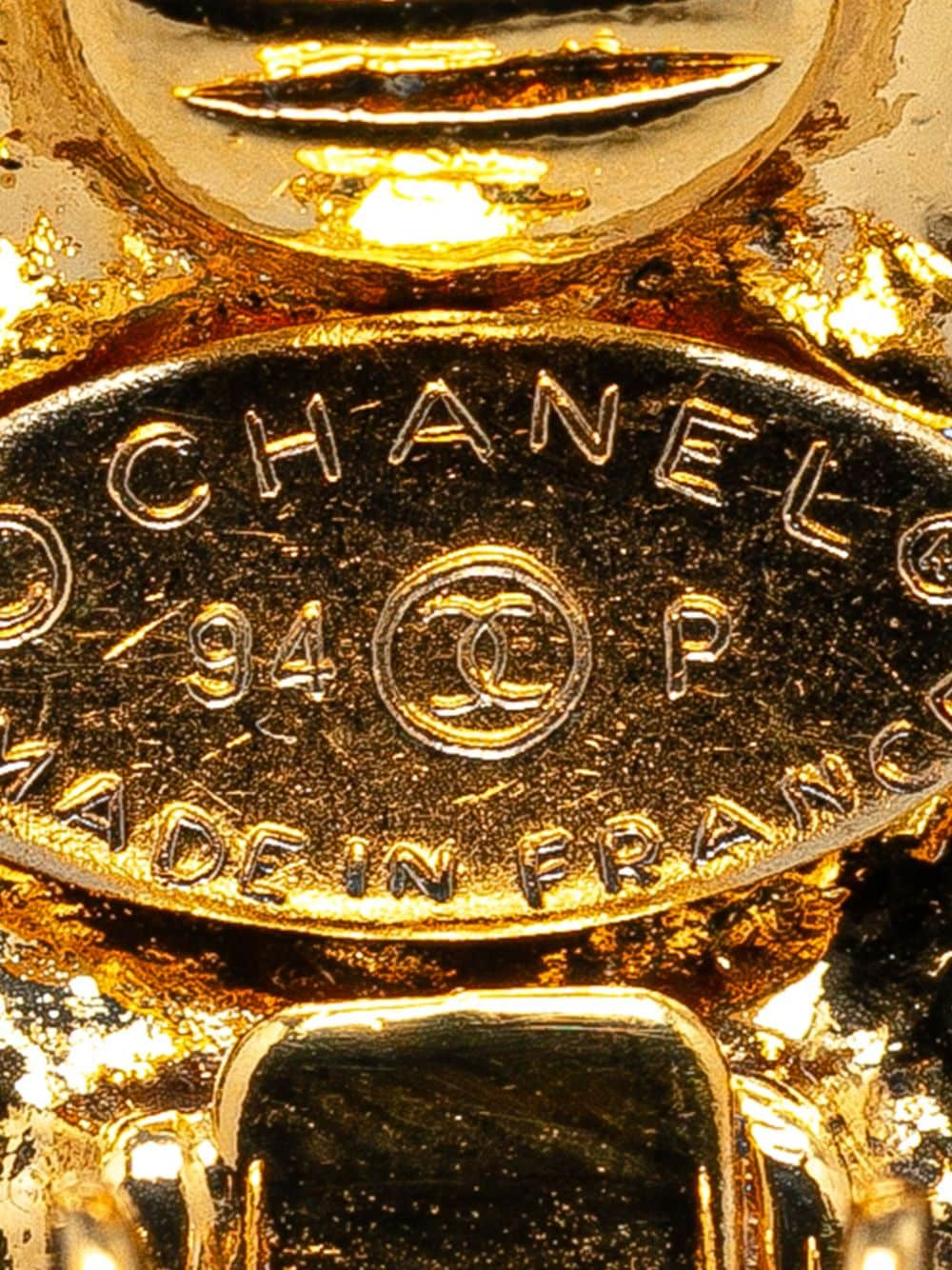 CHANEL Pre-Owned 1994 Gold Plated CC Clip on costume earrings - Goud