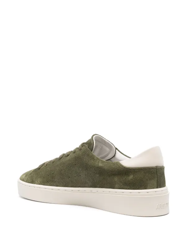 【関税込み】Axel Arigato カーキ Court スエード スニーカー Axel Arigato Court Sneakers | Green | FARFETCH