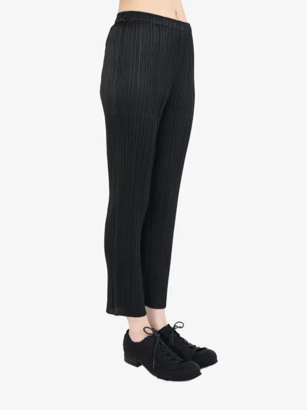 Pleats Please Issey Miyake テーパードパンツ | ブラック | FARFETCH JP