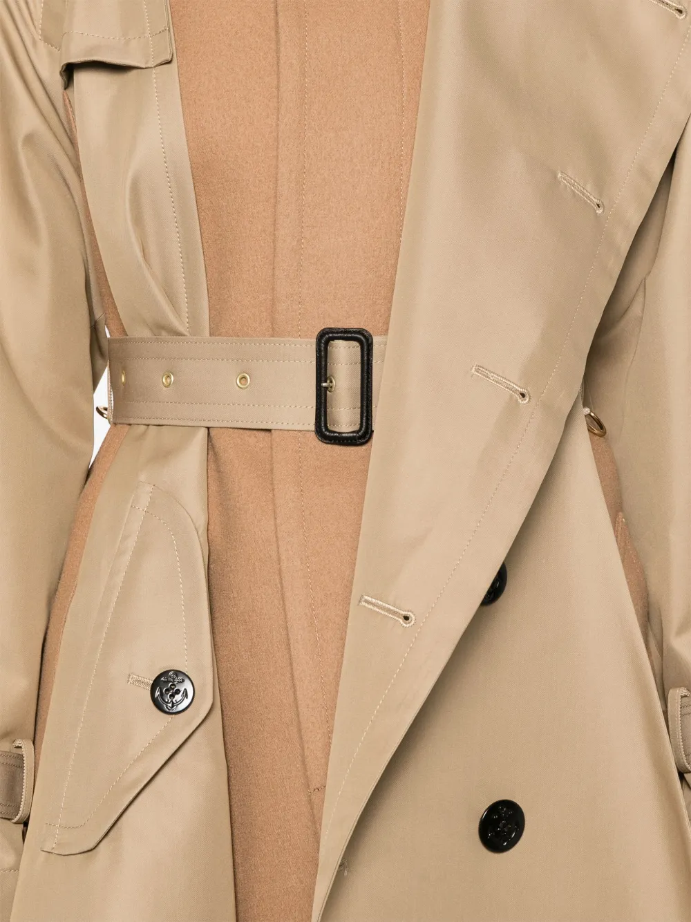 sacai Trenchcoat met vlakken Beige