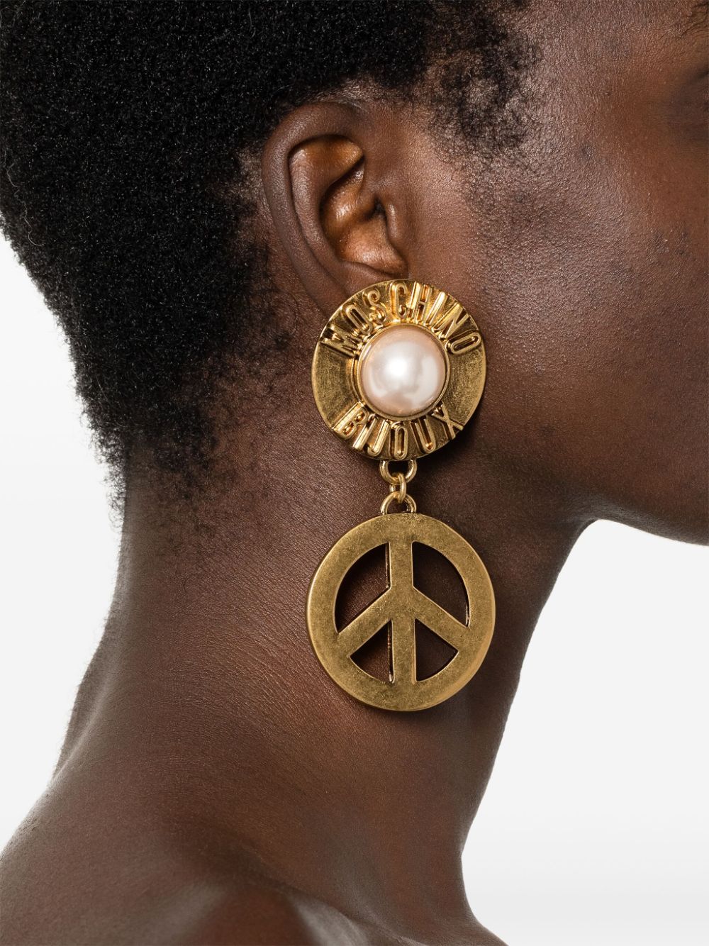 Moschino peace-sign drop earring - Goud