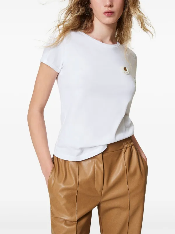 【Twinset】Tシャツ TWINSET brooch-detail T-shirt | White | FARFETCH