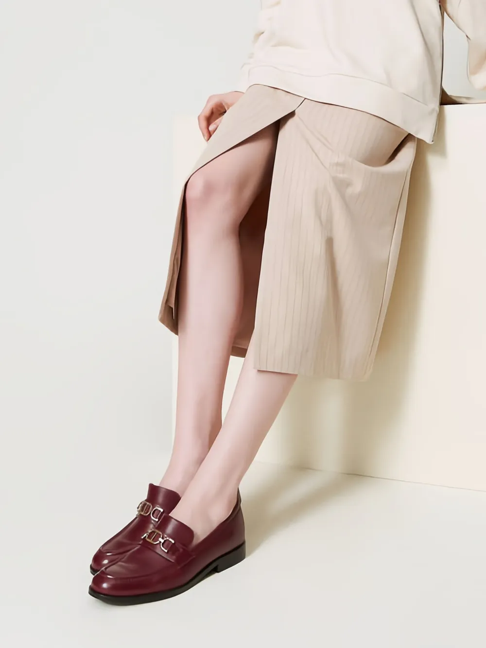 TWINSET Oval-T clasp leather loafers Rood