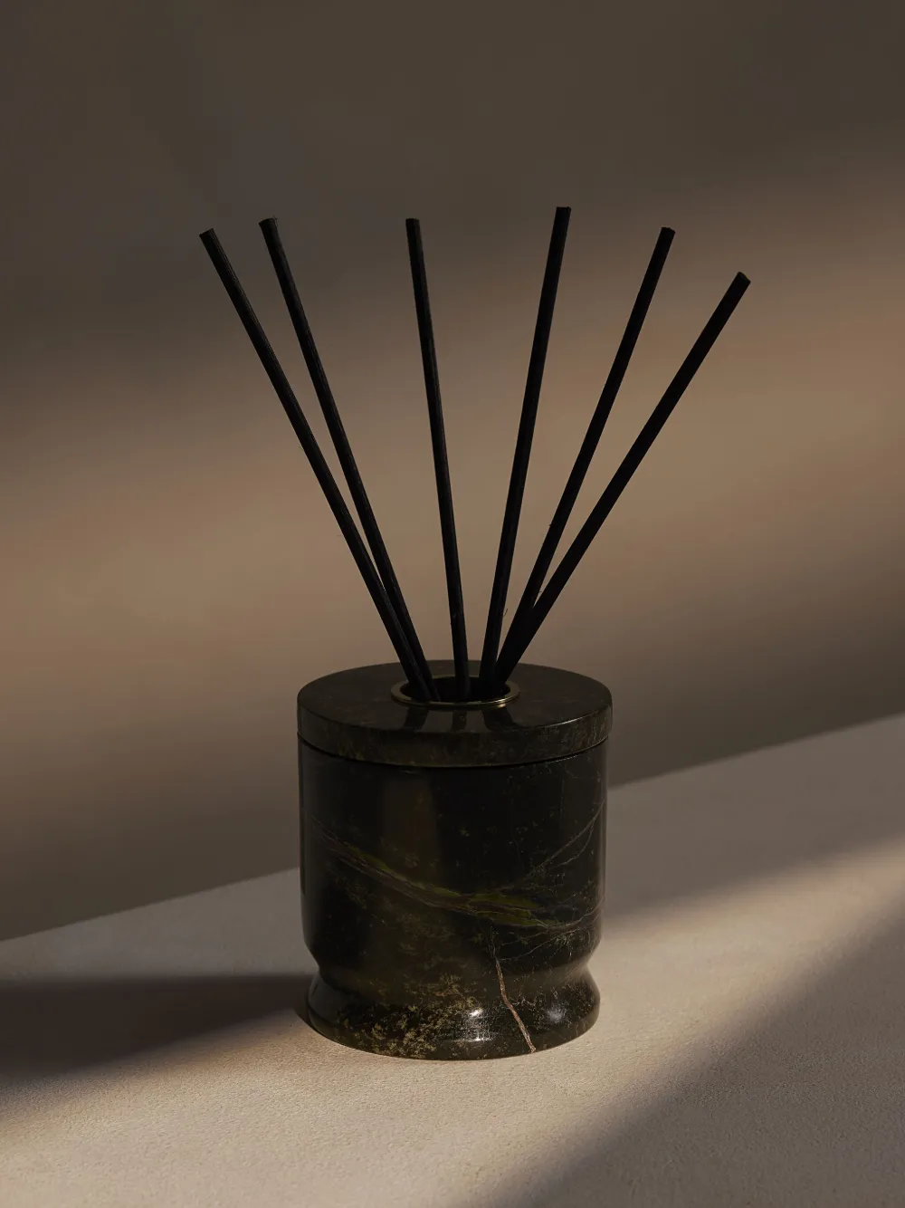 Soho Home Leather & Oud Forest Green Diffuser (150g) In Green