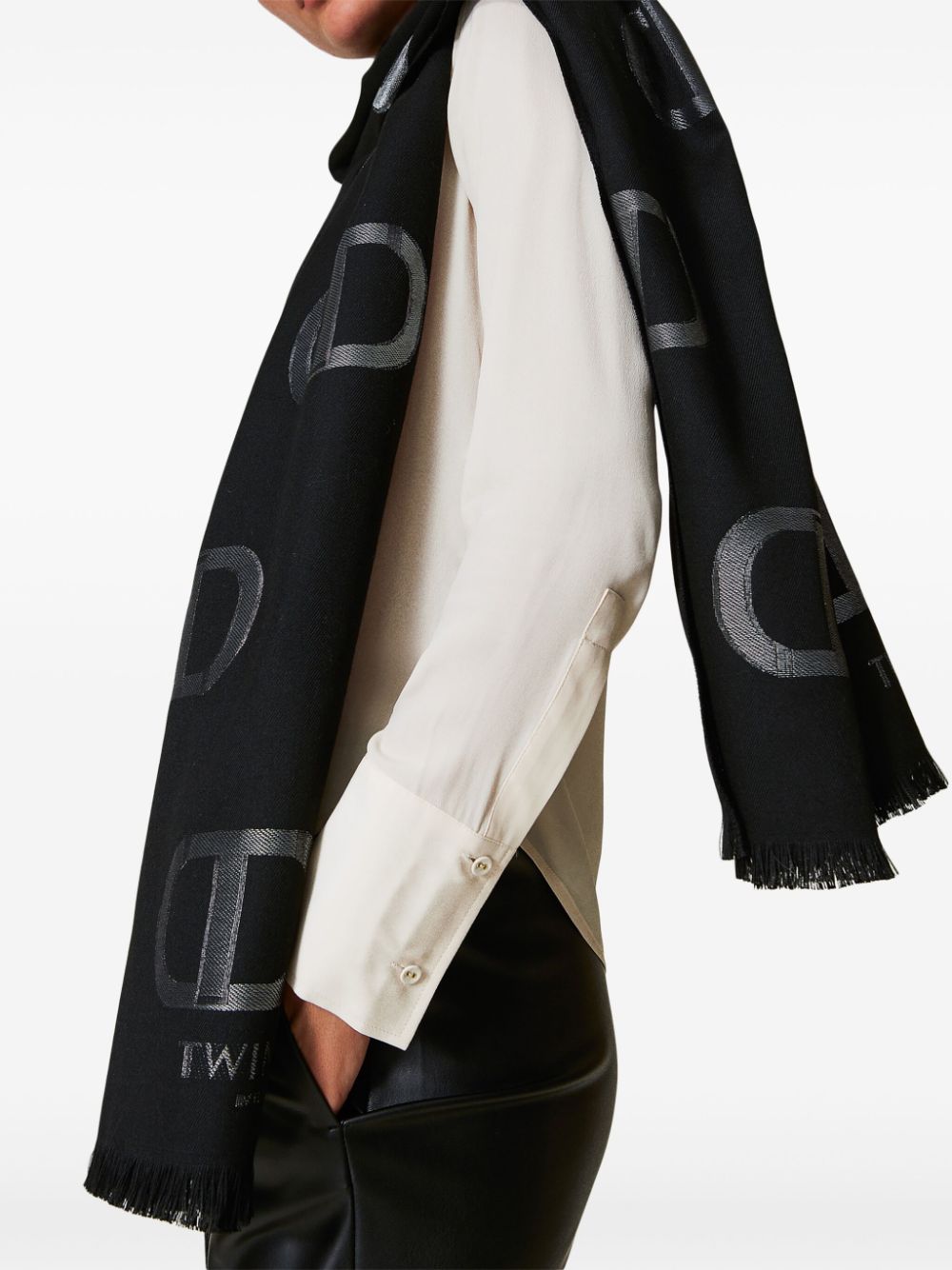 Shop Twinset Logo-print Scarf In Schwarz